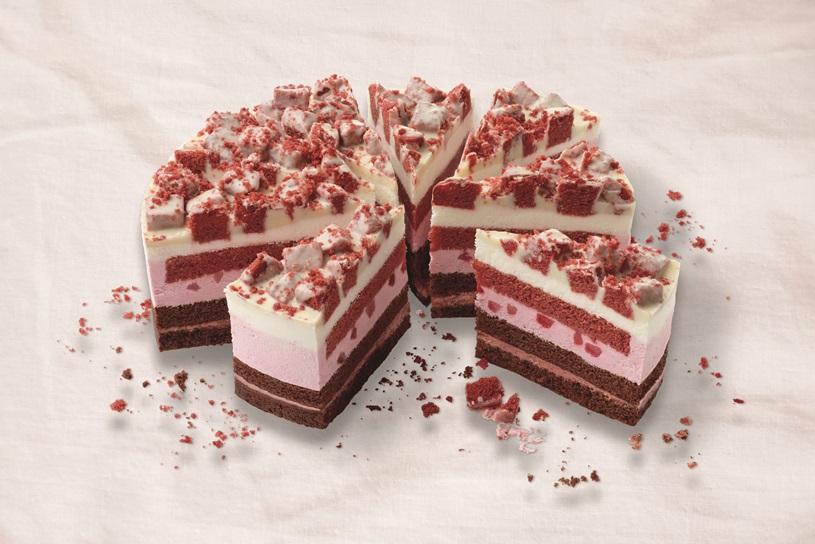 STRAWBERRY CRUNCH CAKE